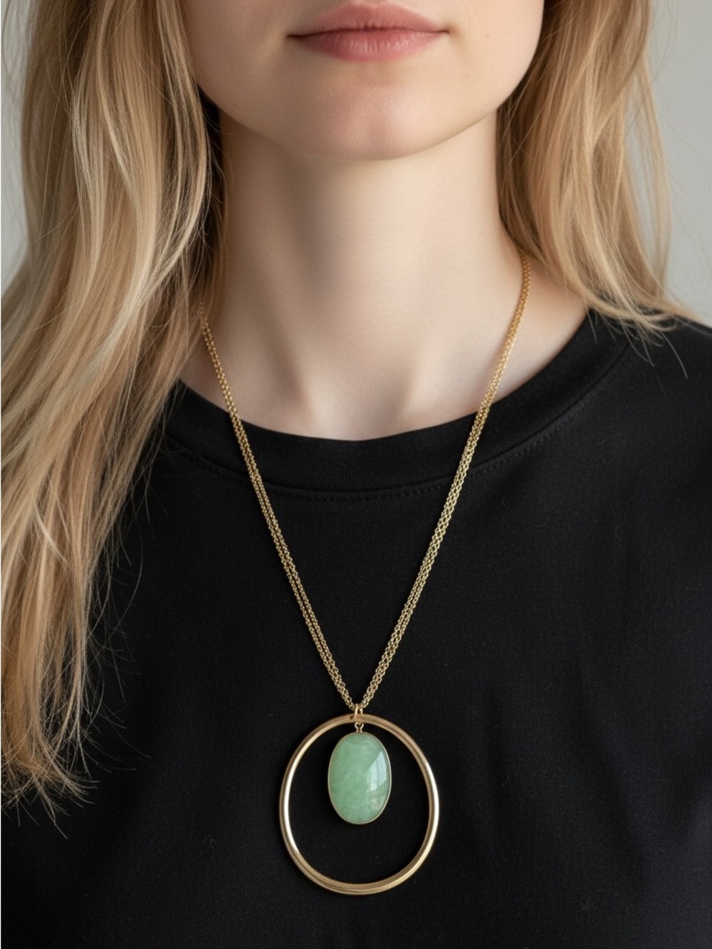 10/3 Elegant Gold Necklace with Green Stone Pendant